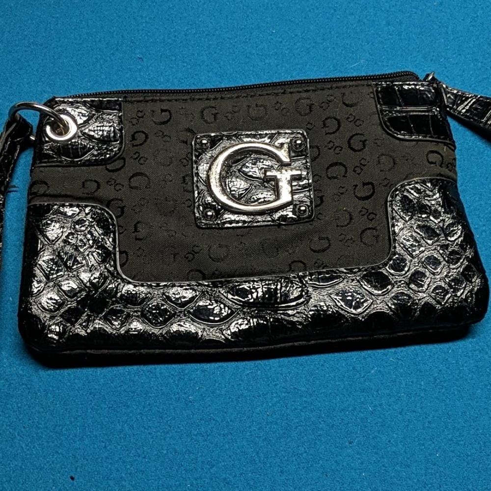 Guess wristlet